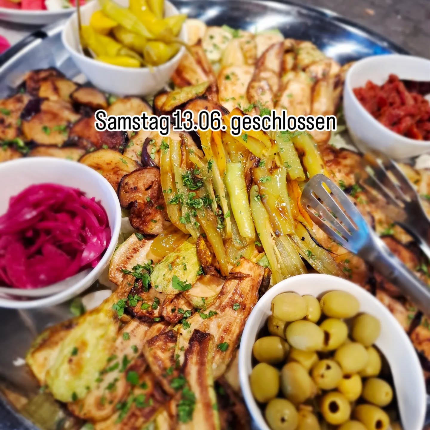 Wir bereiten unsere Veranstaltung "Rendezvous der Sinne" vor. Und weil wir keine halben Sachen machen....
....bleibt der Imbiss am Samstag geschlossen 
#soulfood #orientalfood 
#zeitmitfreunden